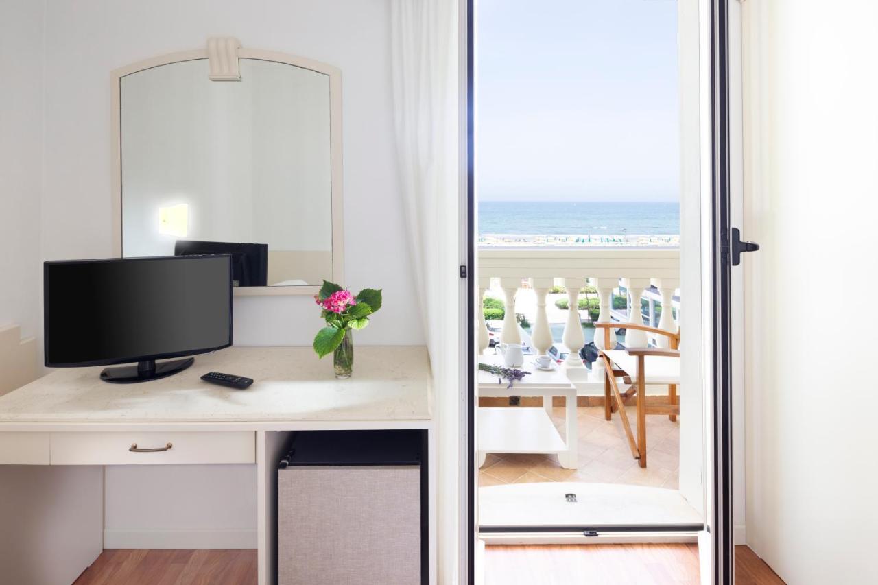 Novecento Suite Hotel Ричоне Екстериор снимка