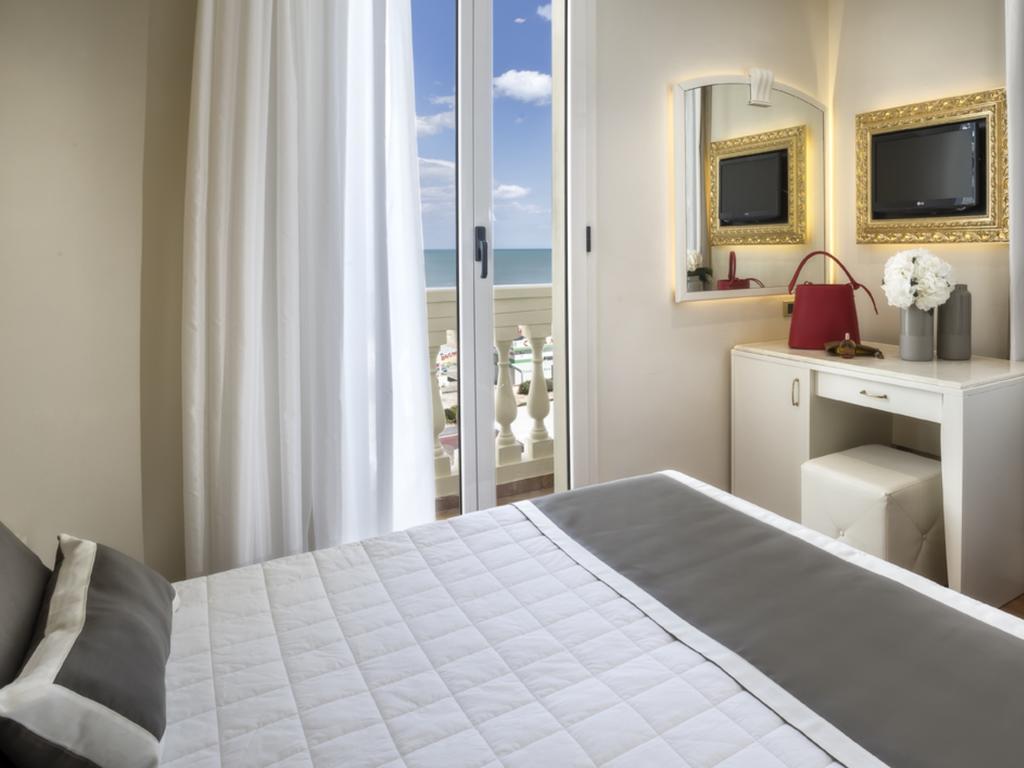 Novecento Suite Hotel Ричоне Екстериор снимка