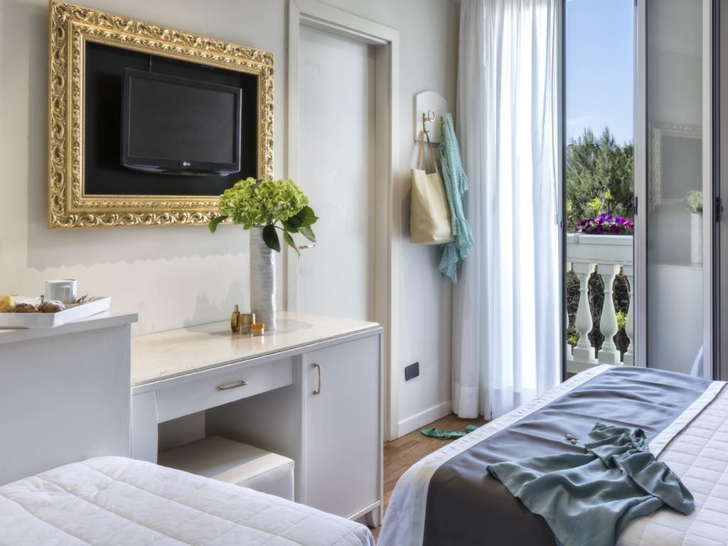 Novecento Suite Hotel Ричоне Екстериор снимка
