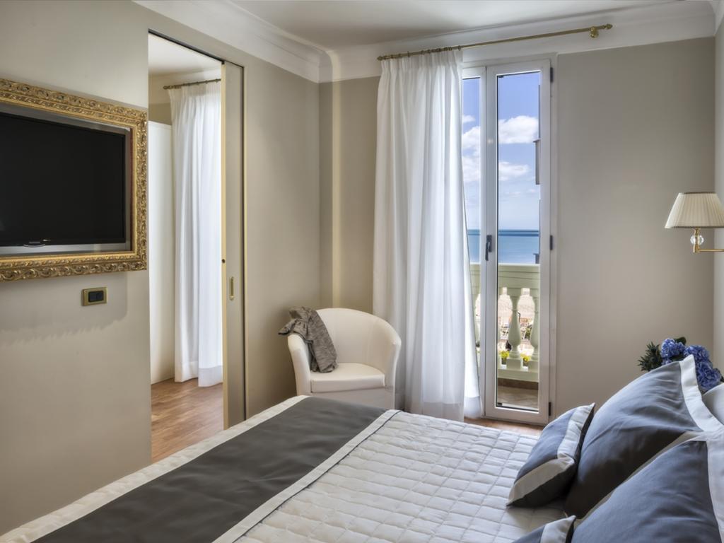 Novecento Suite Hotel Ричоне Екстериор снимка