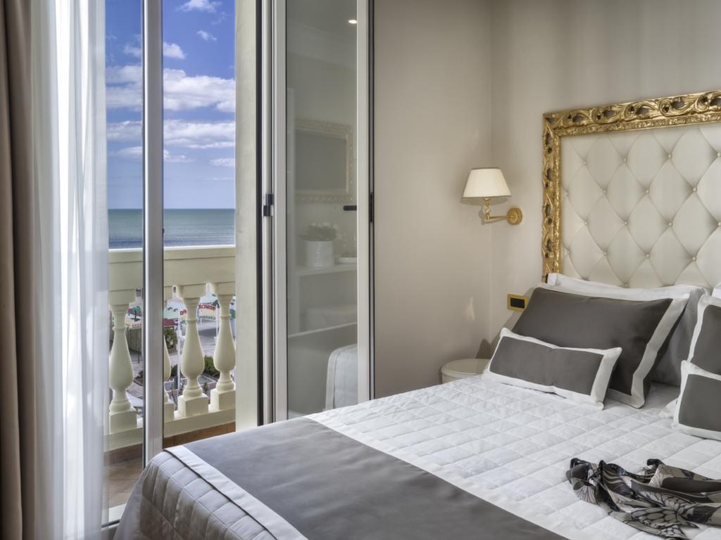 Novecento Suite Hotel Ричоне Екстериор снимка