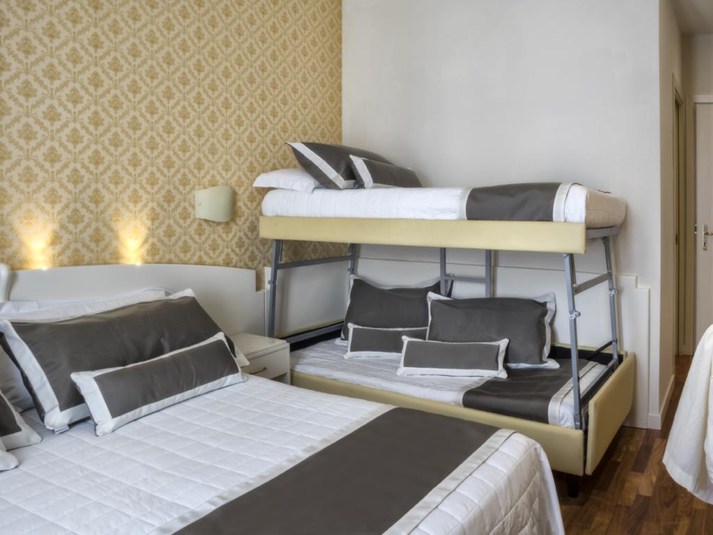 Novecento Suite Hotel Ричоне Екстериор снимка