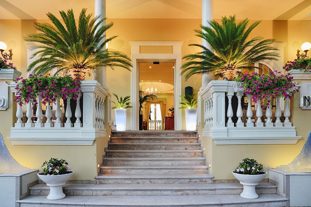 Novecento Suite Hotel Ричоне Екстериор снимка