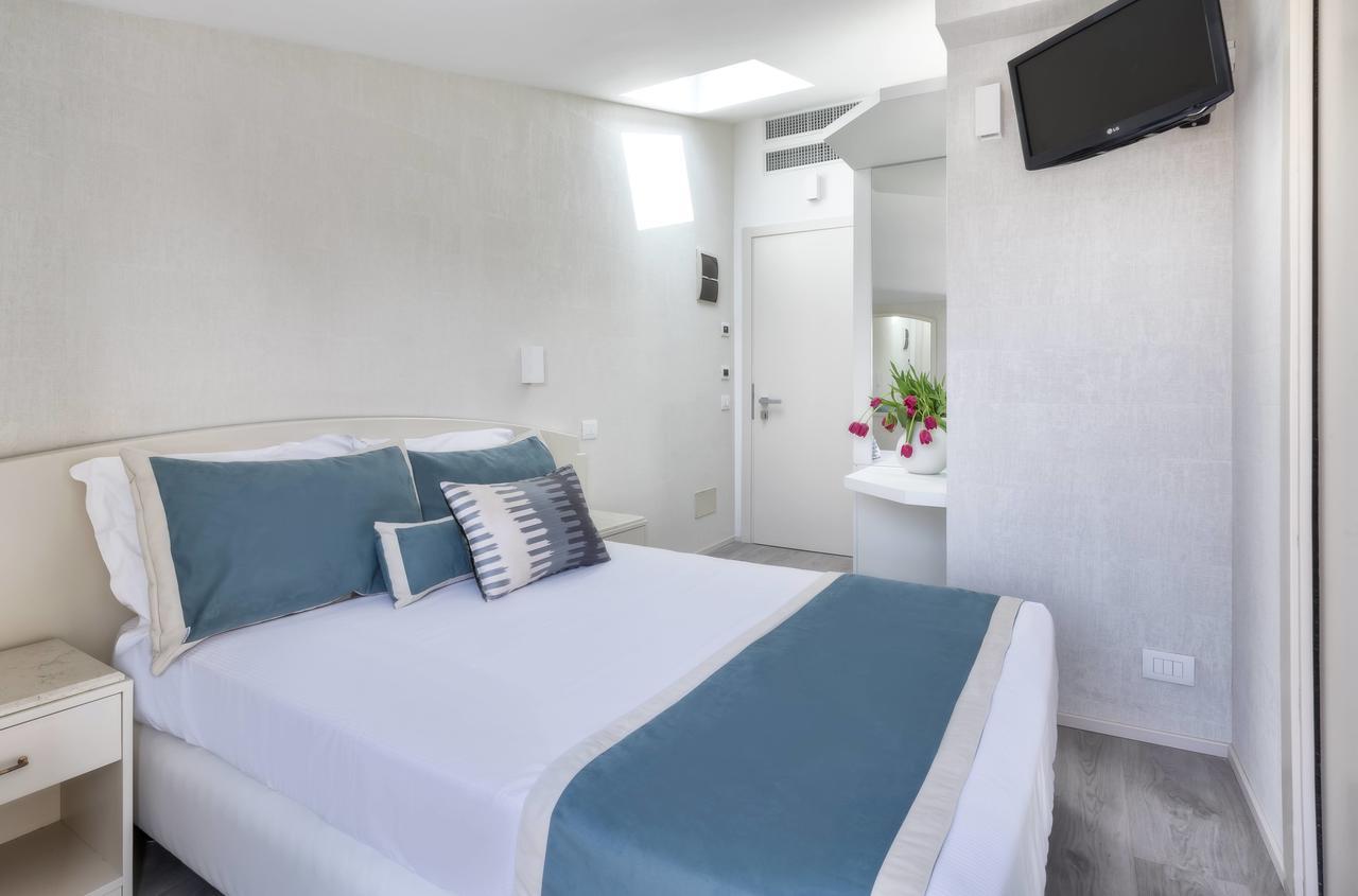 Novecento Suite Hotel Ричоне Екстериор снимка