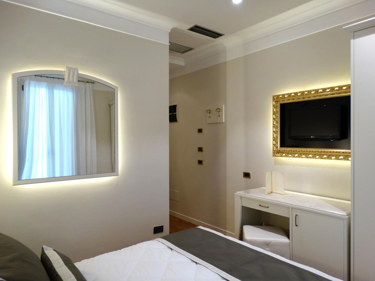 Novecento Suite Hotel Ричоне Екстериор снимка