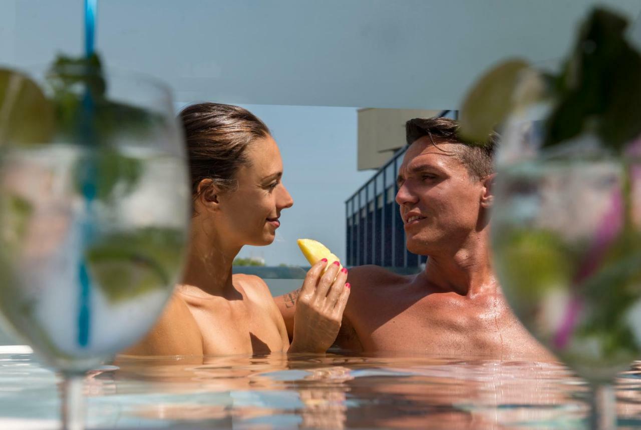 Novecento Suite Hotel Ричоне Екстериор снимка