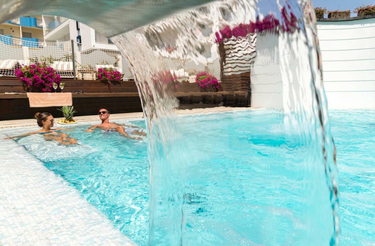 Novecento Suite Hotel Ричоне Екстериор снимка
